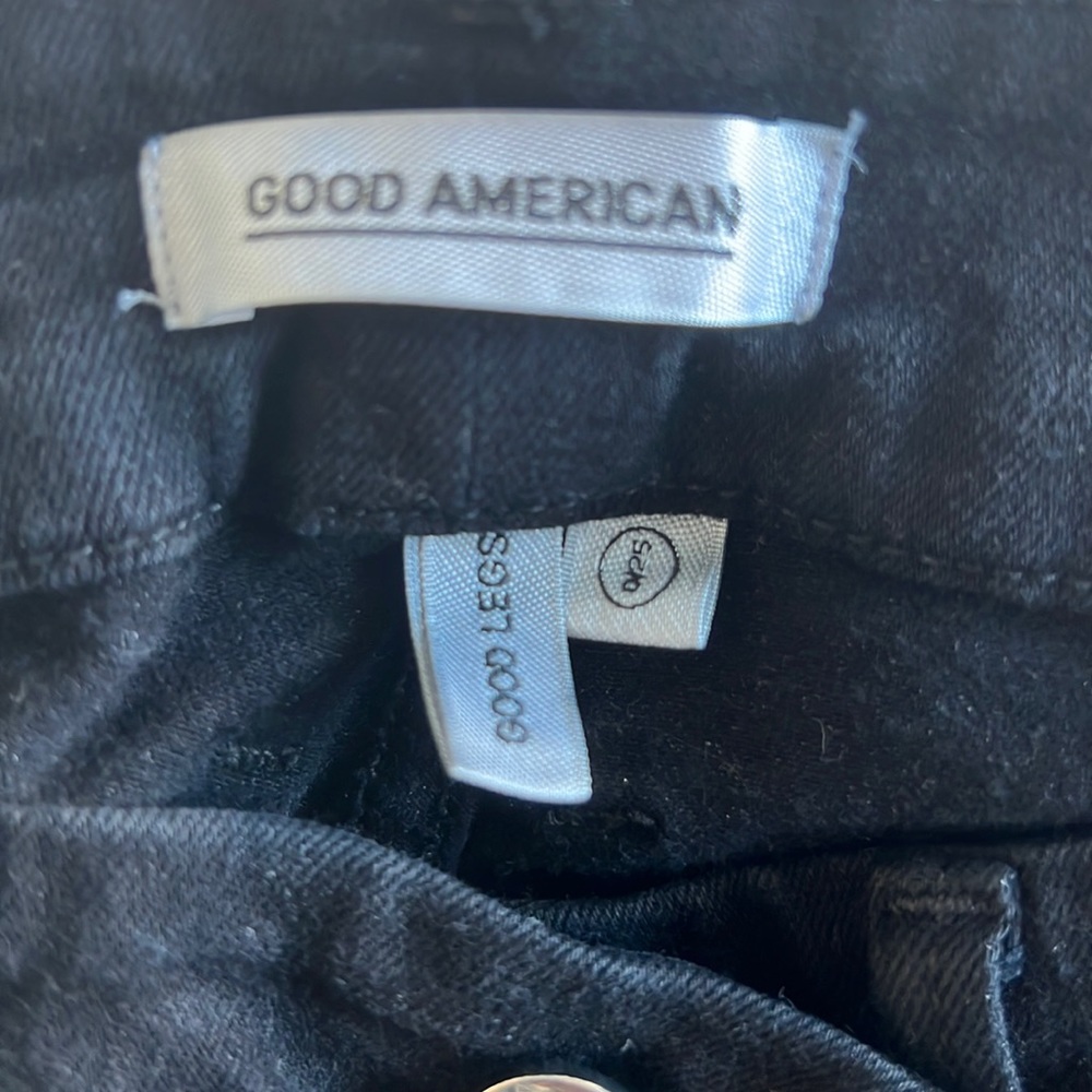 Good American skinny black jean. Frayed bottom size 0/25 good legs